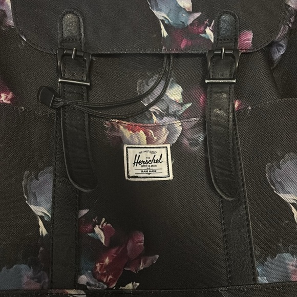 Herschel Retreat Mid Backpack 14L - Picture 2 of 5